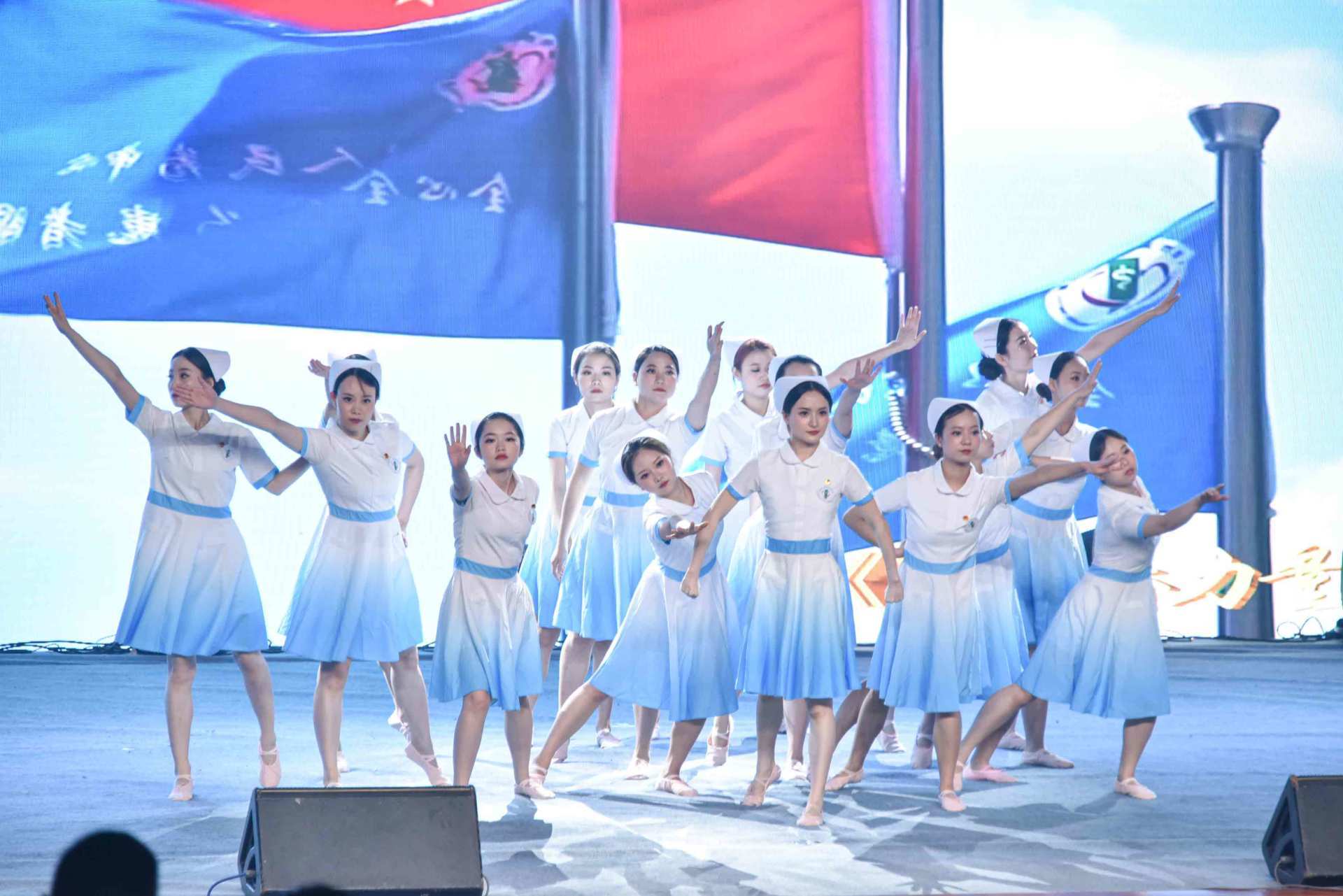 壹号平台注册链接_壹号平台下载安装职工在团委100周年活动中表演舞蹈